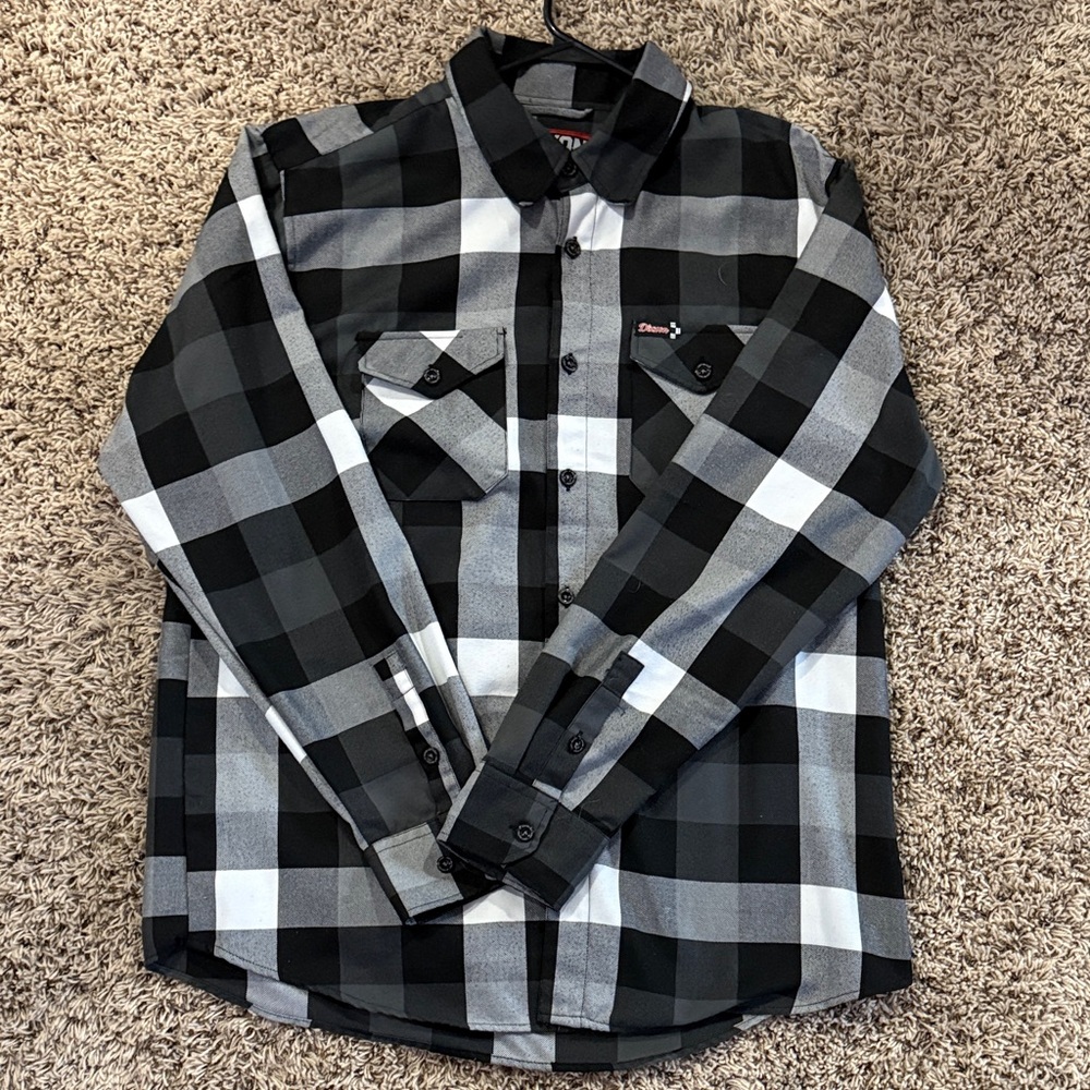 DIXXON Men's Black & Gray Plaid Button-Down Shirt
